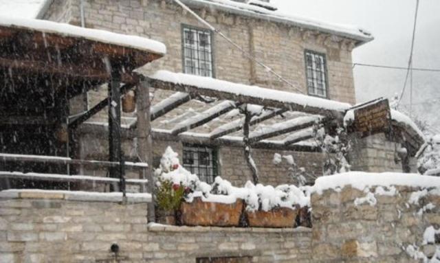 Tritoxo Guesthouse Koukkouli Exterior photo
