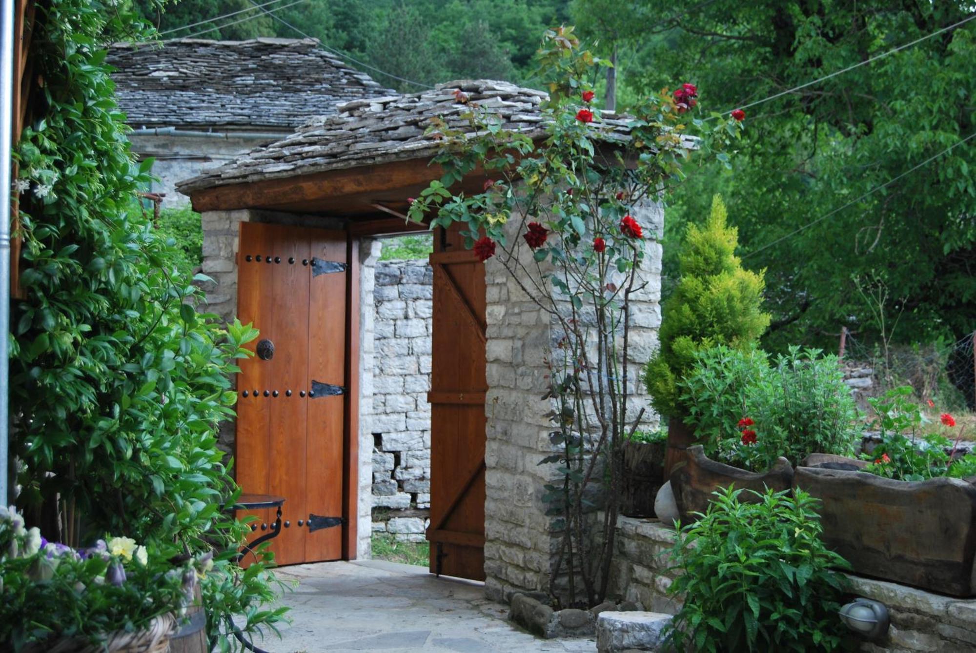 Tritoxo Guesthouse Koukkouli Exterior photo